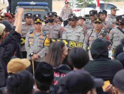 Kapolres Pimpin Langsung Pengamanan Unras di Gedung DPRD Bojonegoro