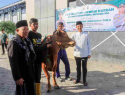 Polres Bojonegoro Salurkan Hewan dan Daging Kurban untuk Warga dan Mitra Kepolisian