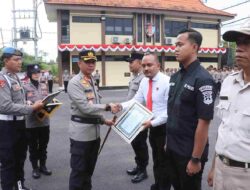 Polres Bojonegoro Gelar Upacara Kenaikan Pangkat, Beri Penghargaan dan Lepas Purnatugas
