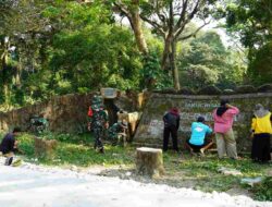 Jalankan Program Unggulan KASAD, Satgas TMMD 125 Bojonegoro bersih-bersih Lingkungan Sumber Air
