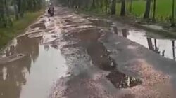 Bertahun-tahun Tak Diperbaiki, Warga Keluhkan Jalan Rusak, Pemdes Masih Bungkam